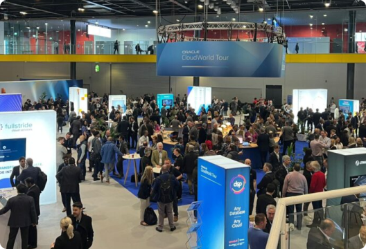 Shows large gathering at Oracle Cloud event